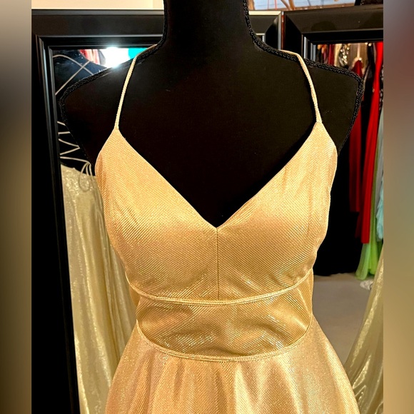 Gold dress - Picture 4 of 4